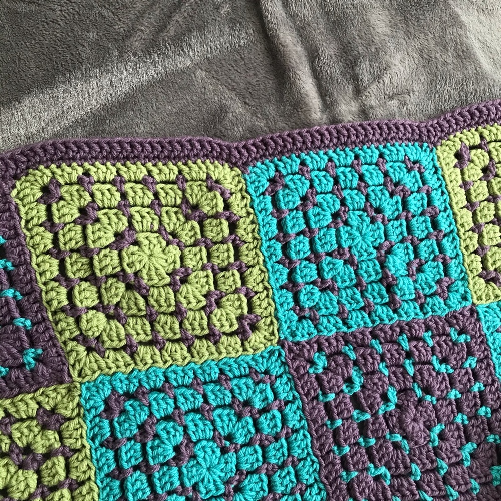 HOMEMADE Granny Squares Blanket/Throw 33”x 33”